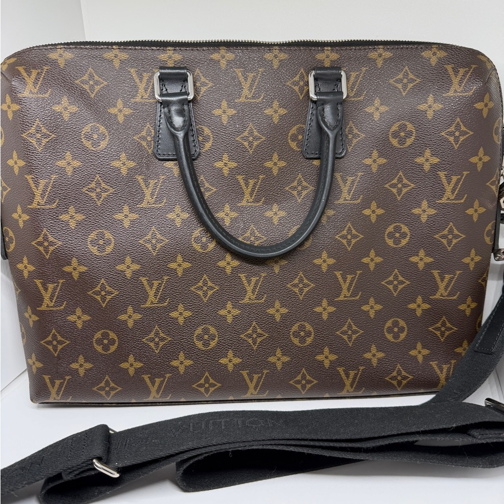 Authentic Louis Vuittion Monogram Macassar Porte Documents Voyage